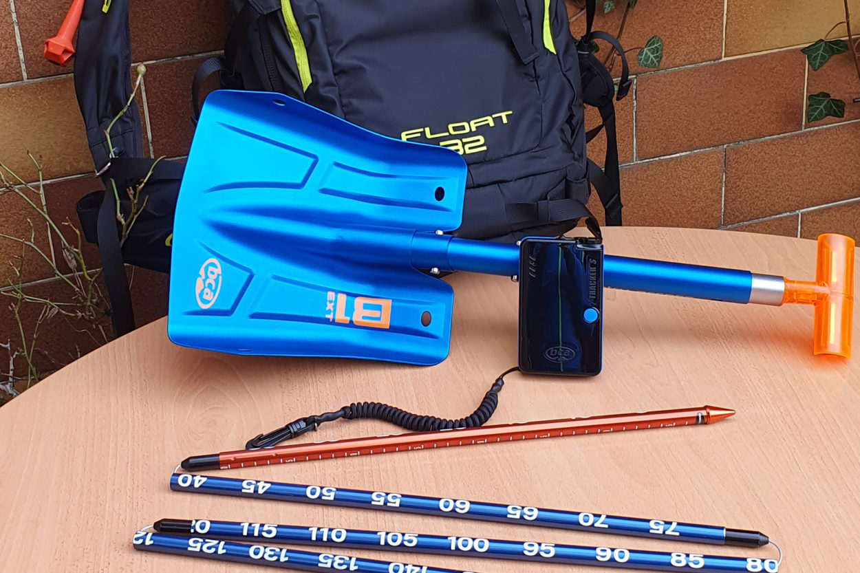 Michaels Testobjekte: Lawinenrucksack, Sonde, Schaufel & LVS-Ger&auml;t von BCA